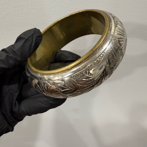 Vintage Floral Engraved Silver Bangle - Picture 2 of 9